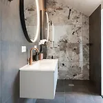 Cozy 2-bedroom In Apartament *