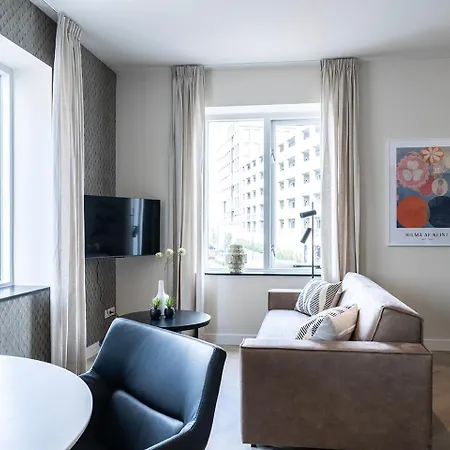 Prestigious Designer In Apartment *
