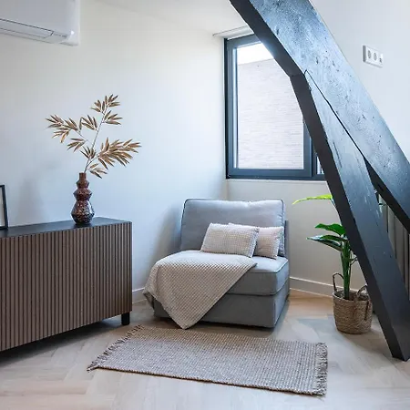 Prestigious Designer In Apartment