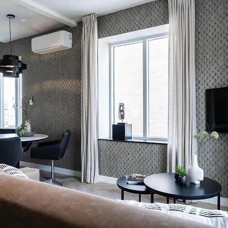 Prestigious Designer In Apartment *