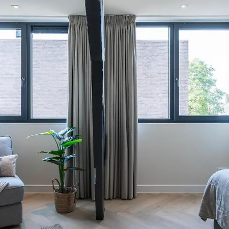 Prestigious Designer In Apartment *