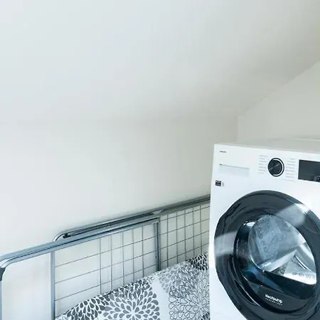 Prestigious Designer In Apartment *