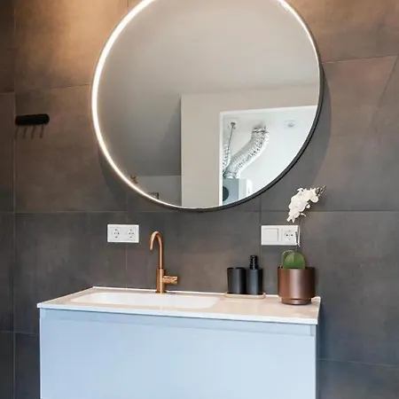 Prestigious Designer In Apartment