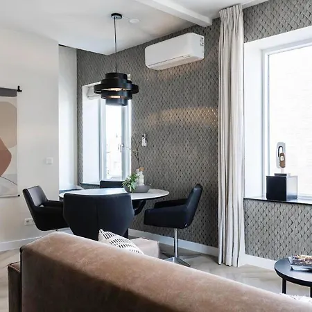 Prestigious Designer In Apartment *
