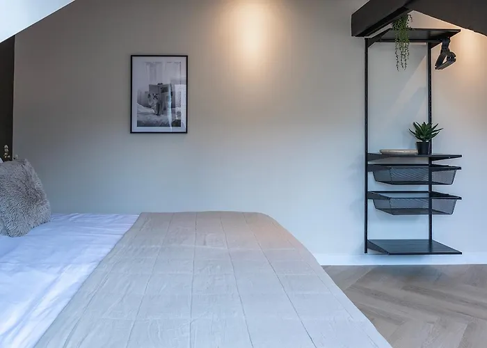 Apartman Cozy 2-bedroom In *